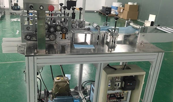 Automatic 3 layers disposable plane face mask making machine4
