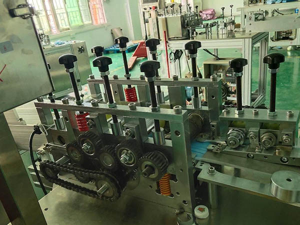 Automatic 3 layers disposable plane face mask making machine5